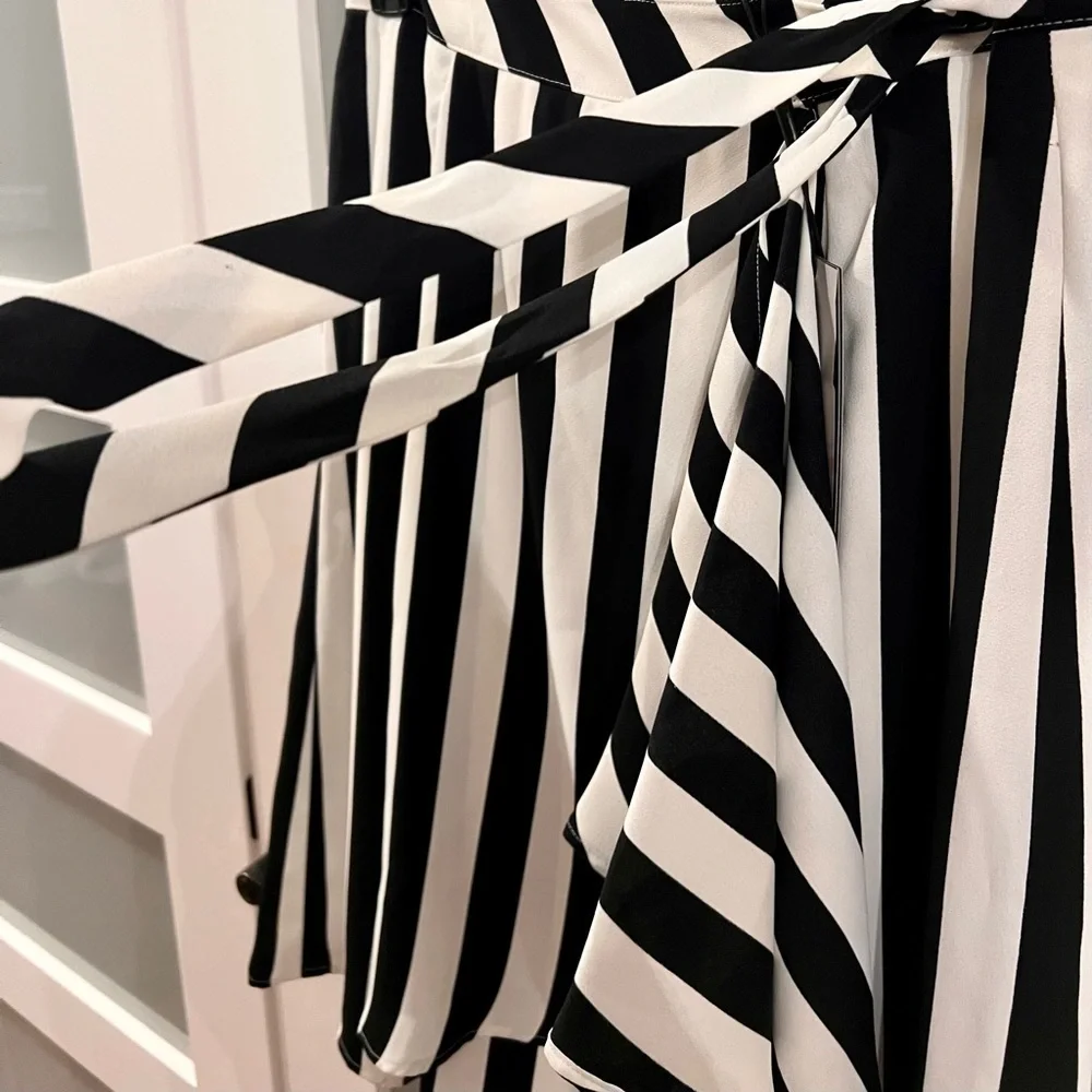 𝅺karl LAGERFELD  black and white stripped skirt. Size 2. NWT - Picture 4 of 6